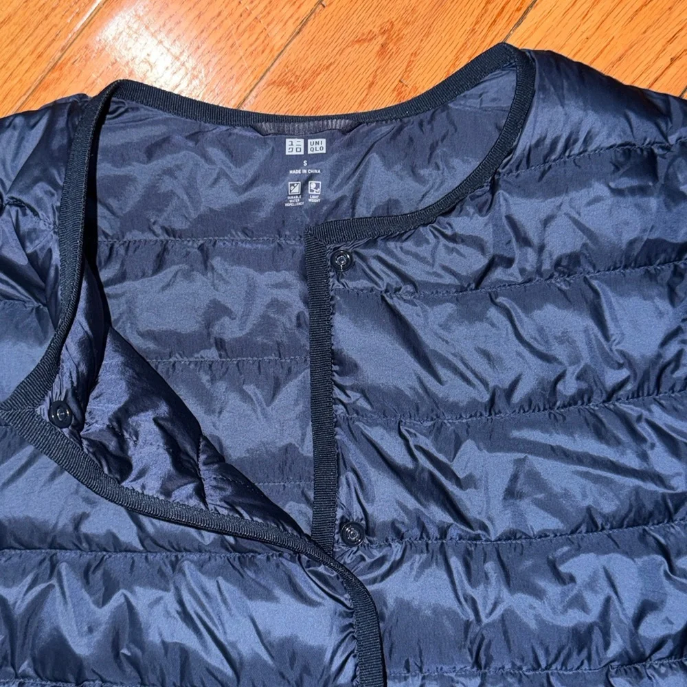 ‼️Uniqlo Blue Ultra Thin Light Down Jacket Size Small - Picture 6 of 10